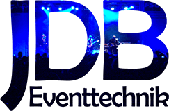 Eventtechnik JDB Logo mit Band auf Bühne, beleuchtet in blau. Perfekt für Webschmiede Web Agentur Oberwart Projekte.